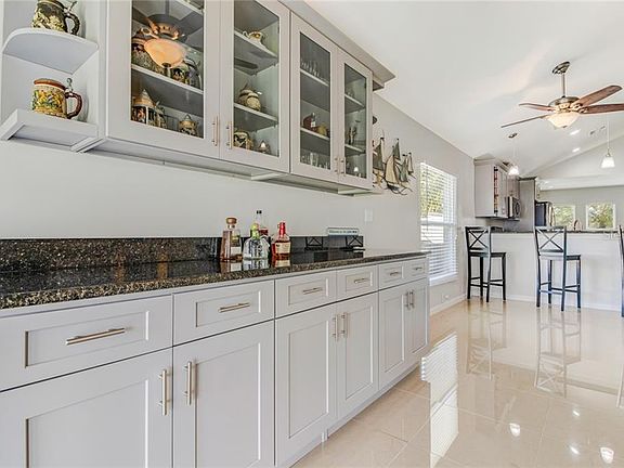 3rd image of 4733 Blackthorn Cir