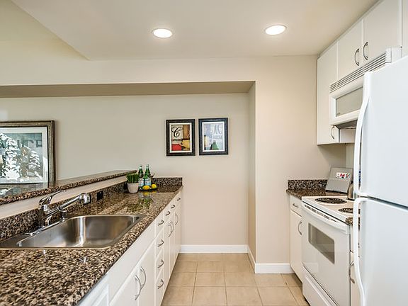 4th image of 250 King St Unit 760
