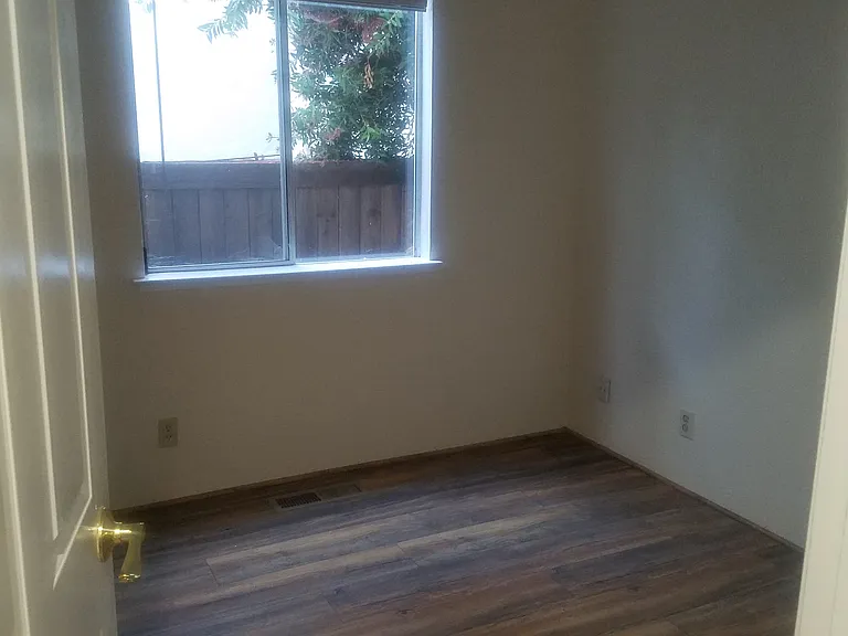 146 Valencia Way — Photo 12