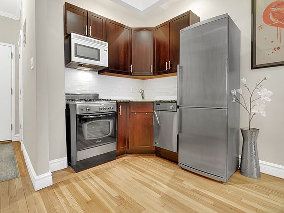 5th image of 336 E 81st St APT 2E