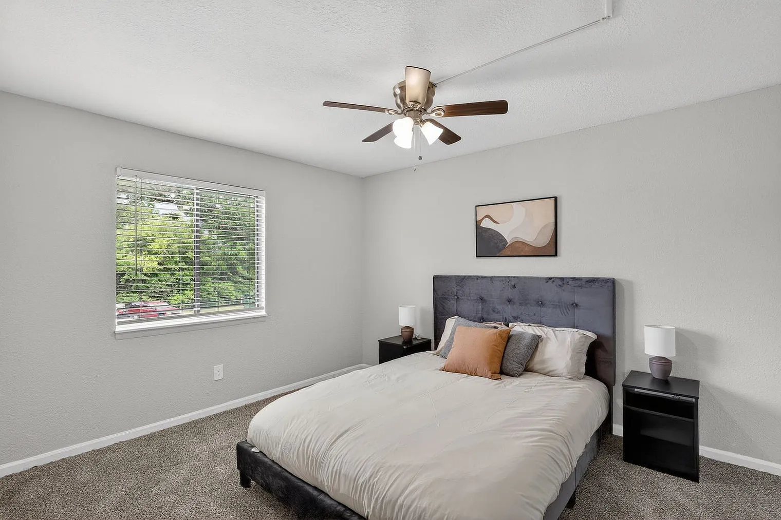 2 bed, 1.0 bath, 9913 sqft, $2,310 — Photo 4