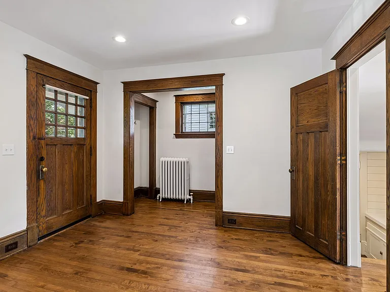 3329 Dupont Ave S — Photo 9