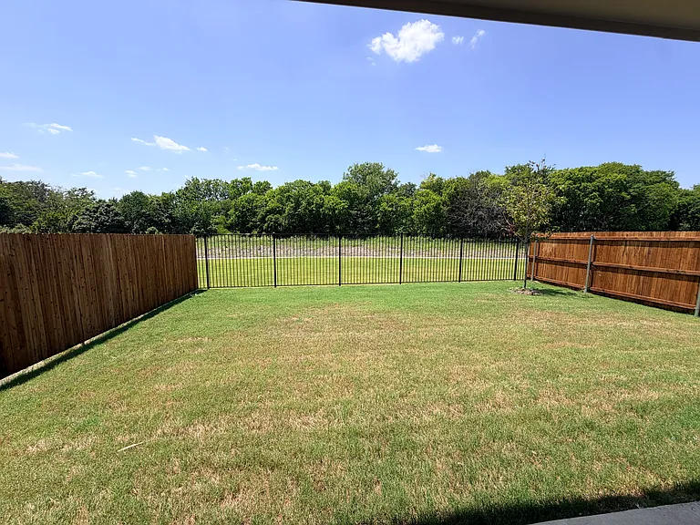 6212 Chickney Dr — Photo 2