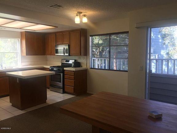 4th image of 925 Gilbert Ln