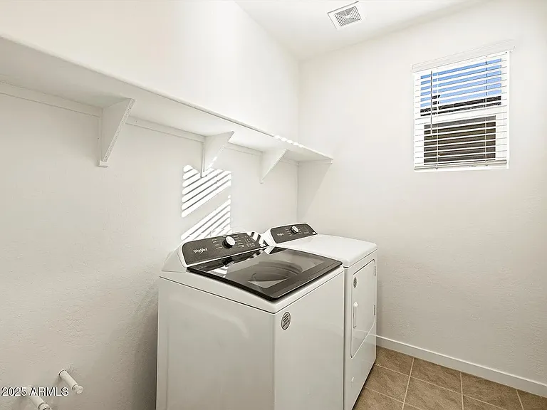 37406 W San Clemente St — Photo 11