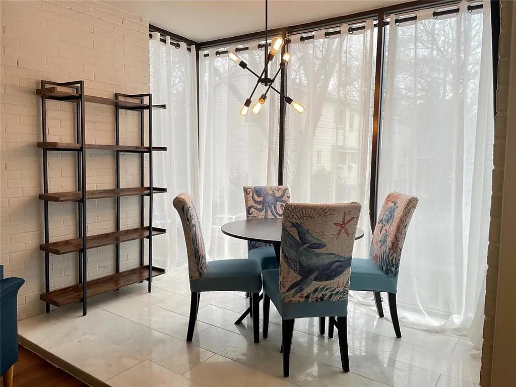 2 bed, 1.0 bath, 942 sqft, $2,195 — Photo 3