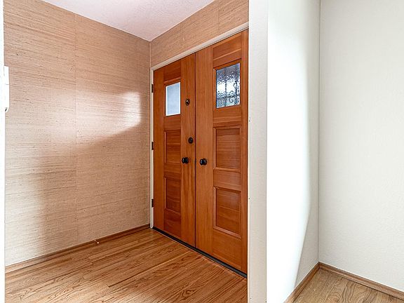 5th image of 1613 Springwood Dr