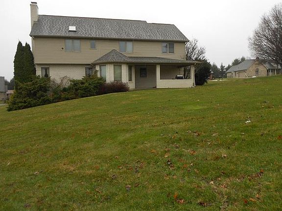 3rd image of 9420 Pembroke Cir