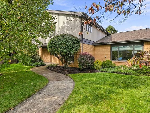 2nd image of 7135 Roycrest Pl