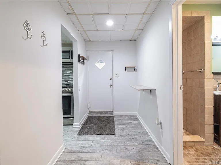 98 Brower Ave — Photo 3