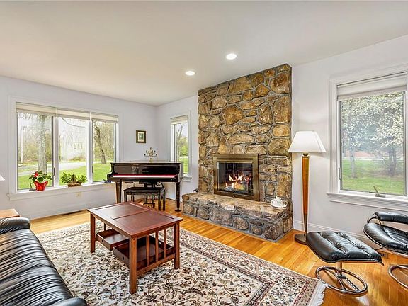 5th image of 95 Westmoreland St