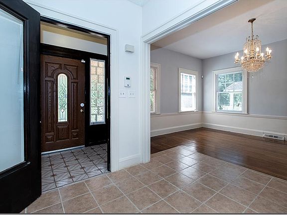 3rd image of 3335 Euclid Heights Blvd