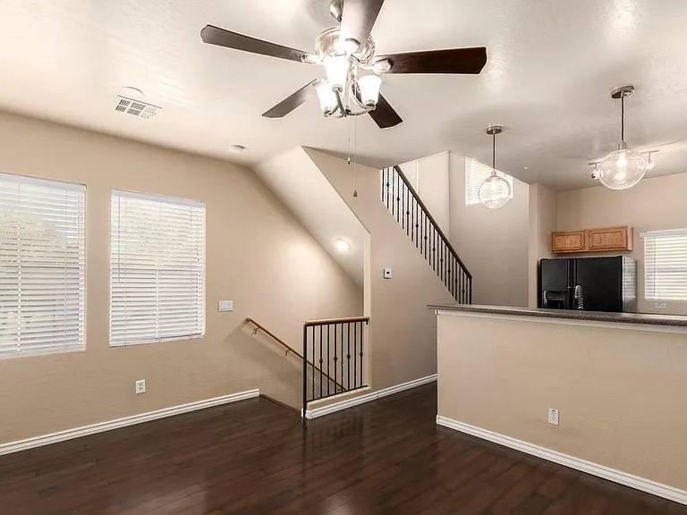 900 W Aspen Way — Photo 9