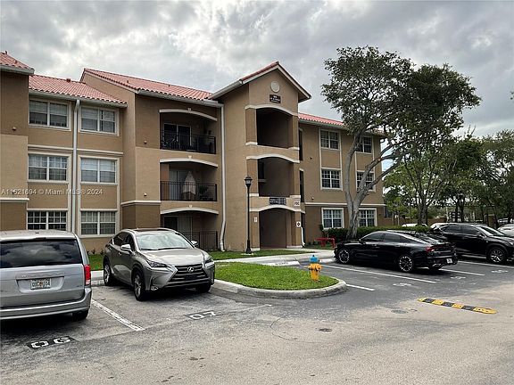 3rd image of 100 SW 117th Ter #2307