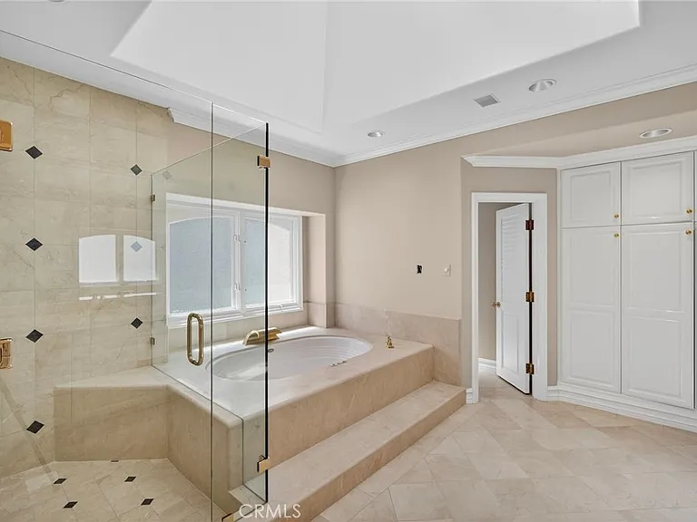 49 Cambria Dr — Photo 35