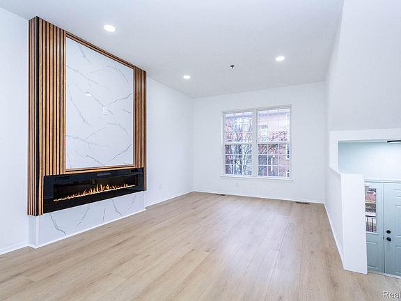 3rd image of 20318 Rodeo Ct