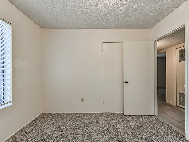 1021 W Perdew Ave — Photo 3