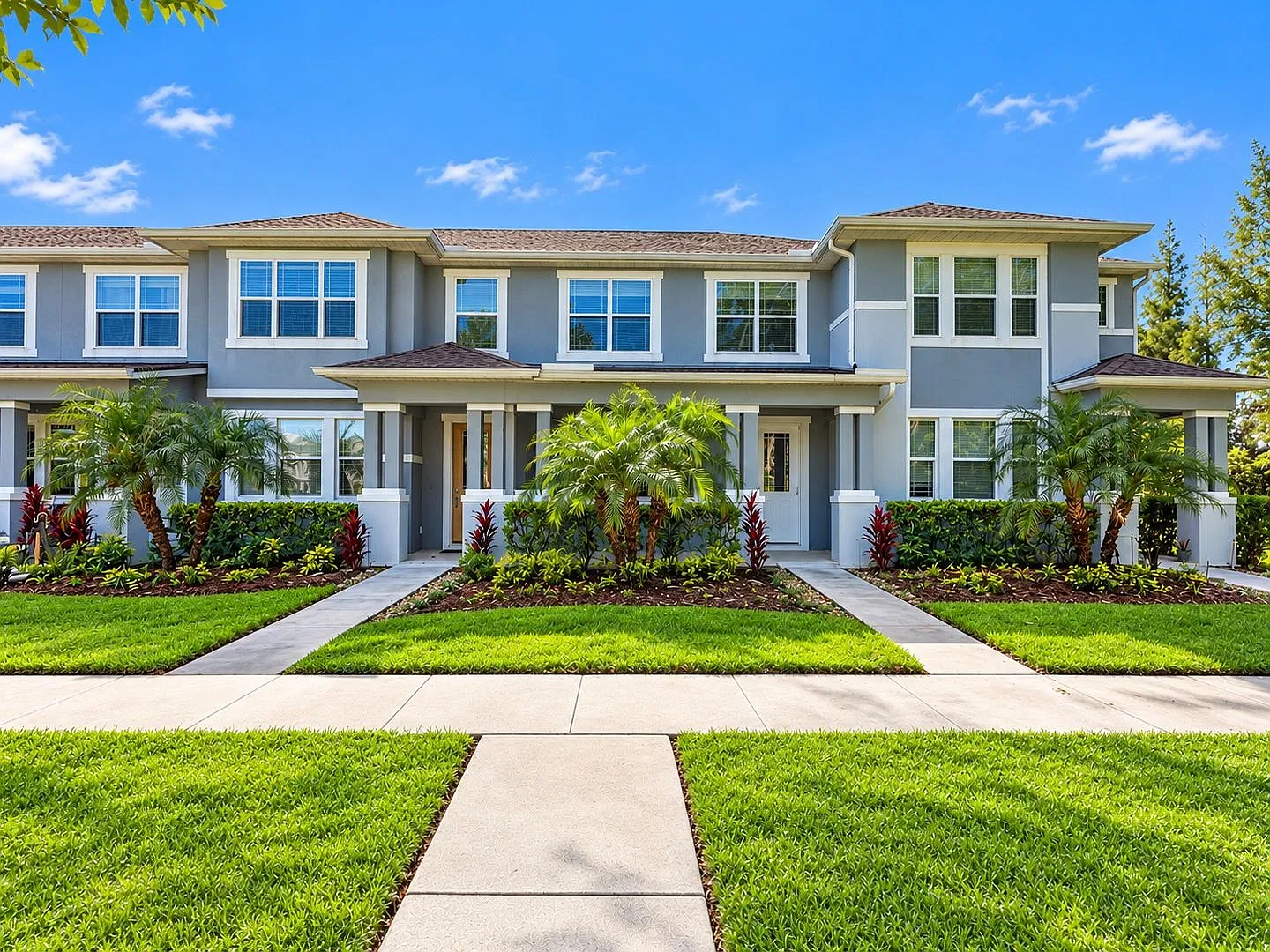 Stunning Windermere 3-bedroom Townhome with Front Pond Views! — Photo 3