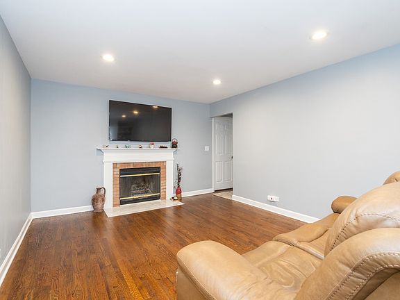 4th image of 1522 N Walnut Ave