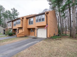 39 Tekakwitha Ct, Clifton Park, NY 12065