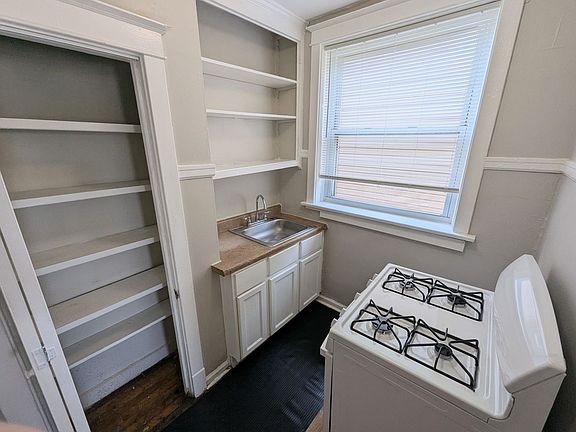 2nd image of 5026-28 Chippewa St #28A