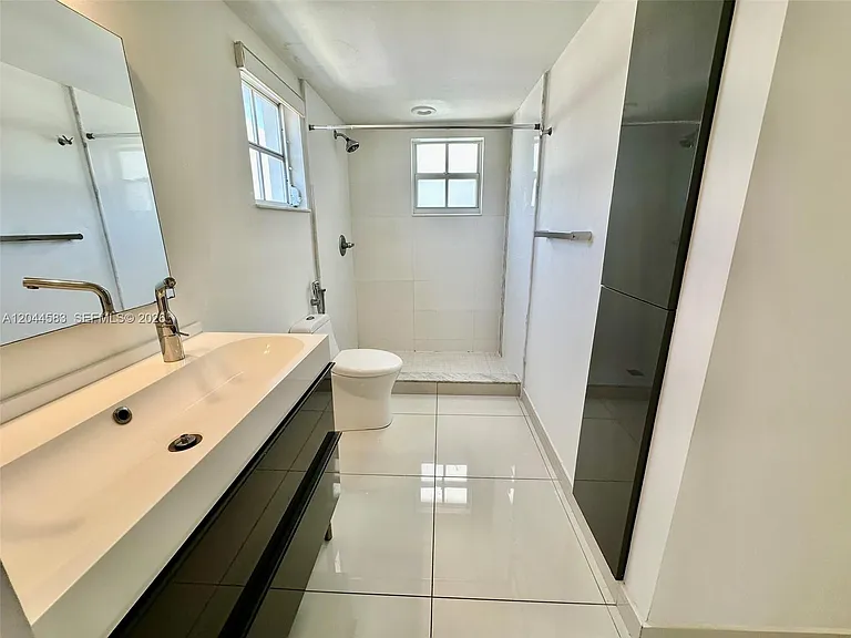 411 SW 37th Ave #3-D — Photo 10