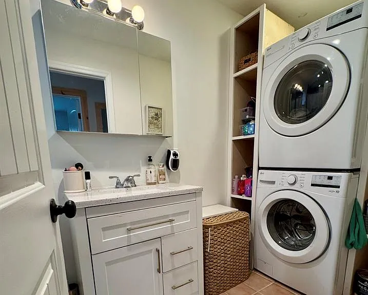 717 E Walnut St #1 — Photo 8