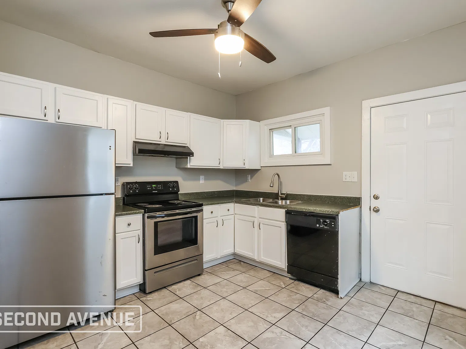 4 bed, 1.5 bath, 1450 sqft, $1,650 — Photo 3