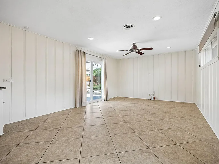 2202 Lazybrook Dr — Photo 7