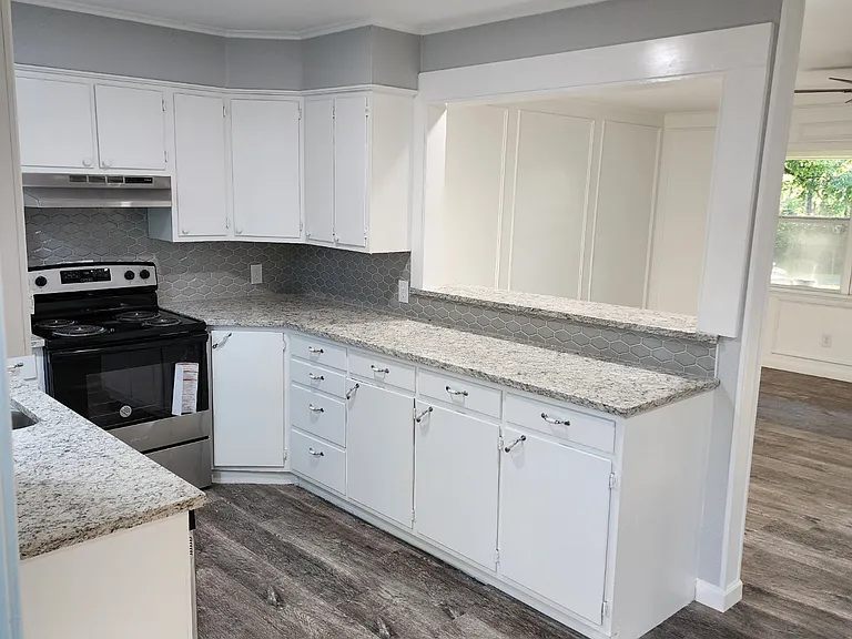 1149 Angela Dr — Photo 3