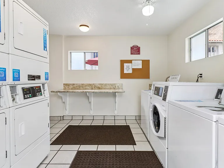 La Jollan Townhomes — Photo 26