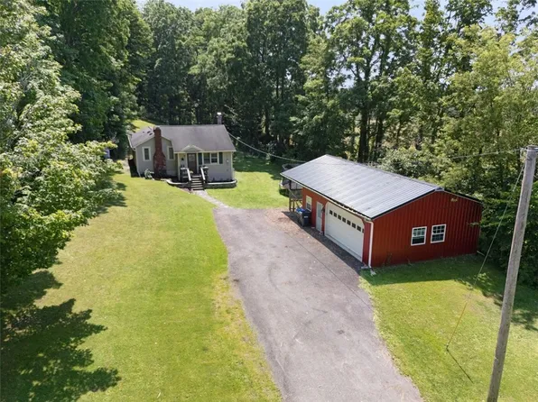 4246 E Williamson Rd, Marion, NY 14505