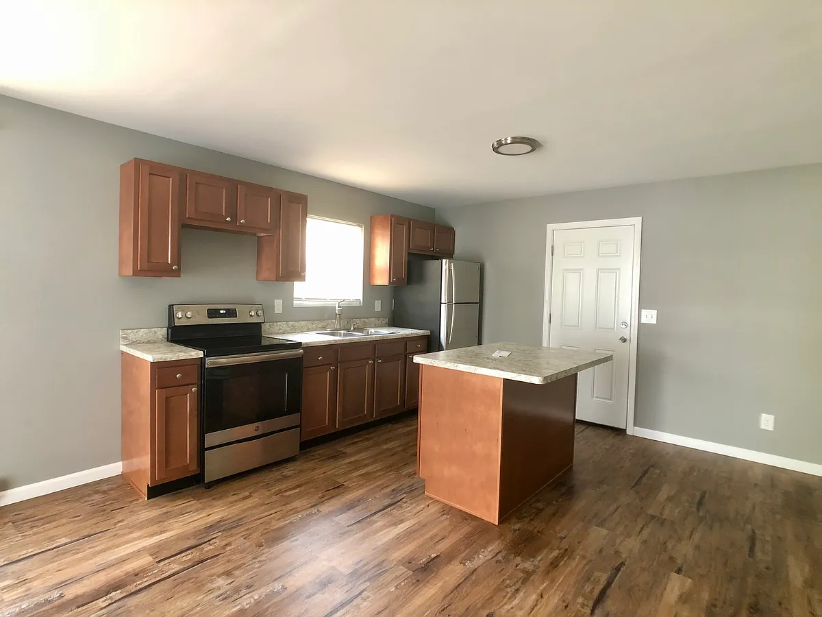 Building Photo - 1412 Peachtree Dr