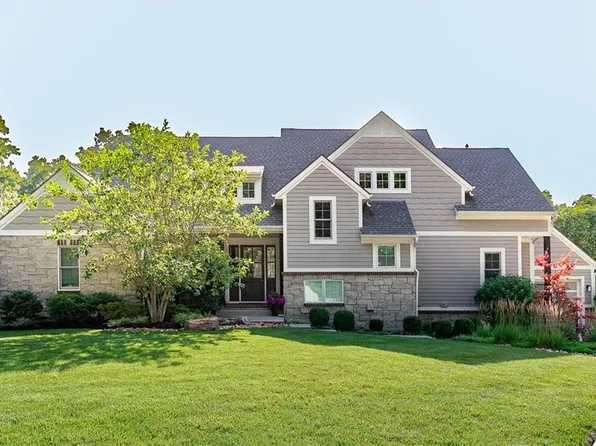 8900 Mohawk Ln, Leawood, KS 66206