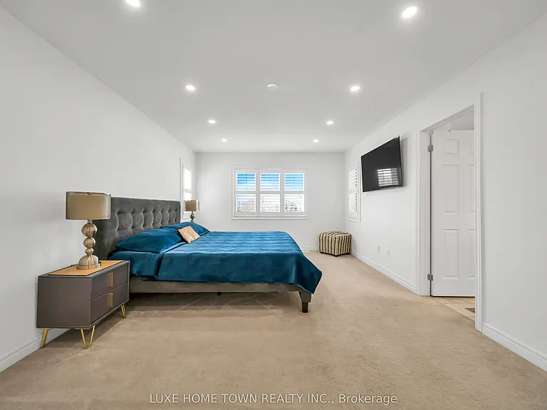 19 Findlay Way — Photo 33
