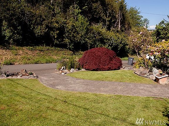 3rd image of 624 Hyde Park Dr