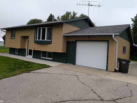 2nd image of 2090 Iowa Ave