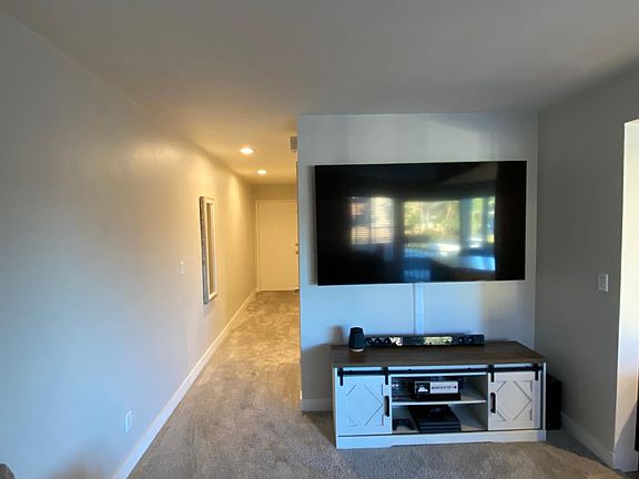 5th image of 7555 Linda Vista Rd APT 17