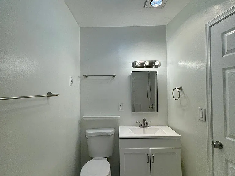 1183 N Normandie Ave — Photo 12