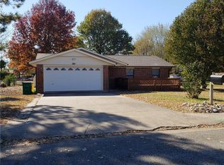 203 Wright Ave, Springdale, AR 72764