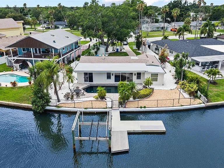 5541 Bayou Grande Blvd NE — Photo 1