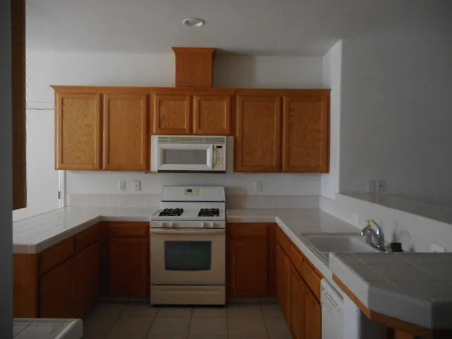 2570 S Duke Ave — Photo 3