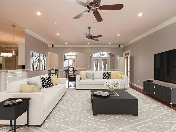4th image of 207 Marseille Dr