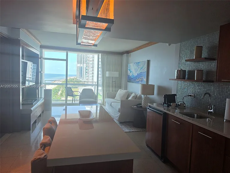 6801 Collins Ave #1020-1006 — Photo 9