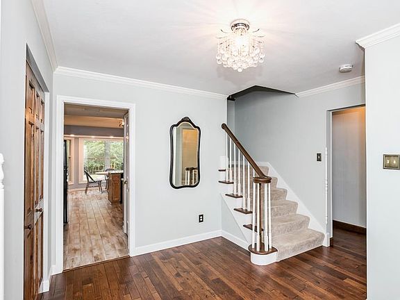 4th image of 315 Lyonnais Dr