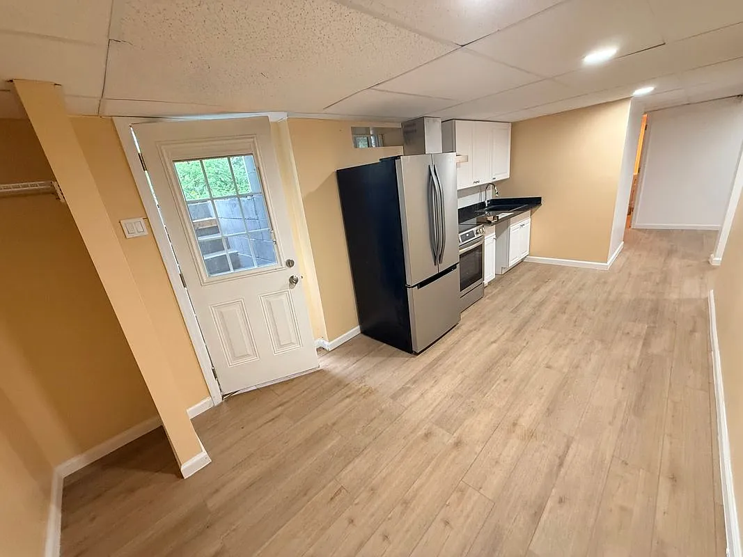 1 bed, 1.0 bath, 400 sqft, $1,800 — Photo 4