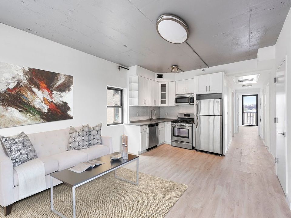 1st image of 293 Hawthorne St APT 5C