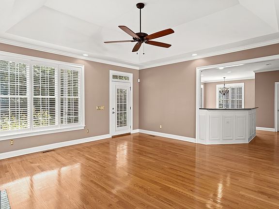 5th image of 176 Cloister Cove Ln