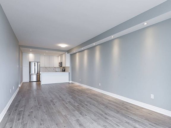 3rd image of 309 Major Mackenzie Dr E #1013