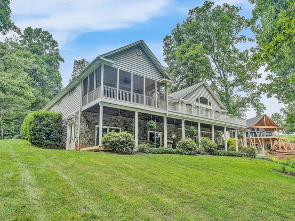 239 Cedar Bay Rd, Union Hall, VA 24176